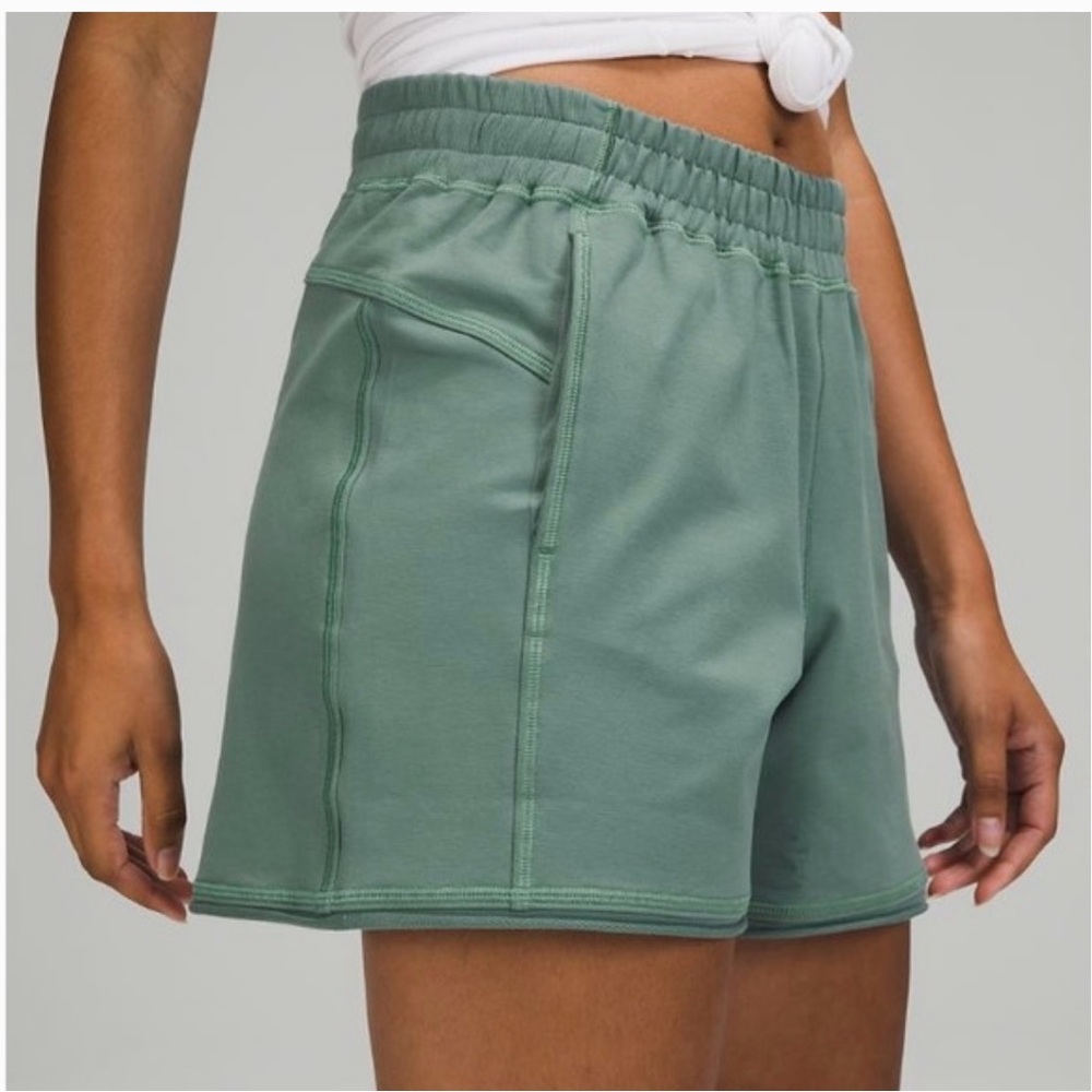 Lululemon LA Side Panel High-Rise Shorts Sz 8
